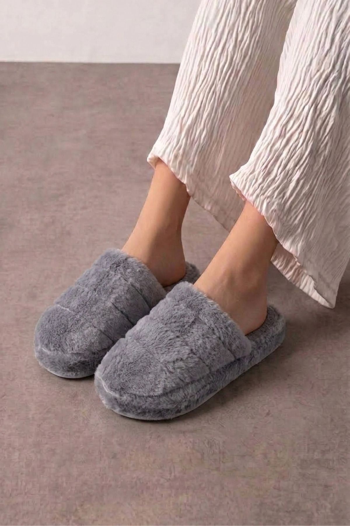 Plampi Gri Çizgi Detaylı Peluş Kadın Kışlık Ev Terliği