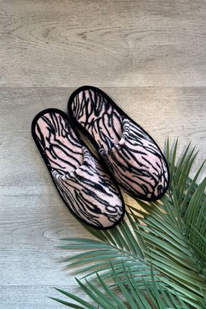 Alice Pudra Siyah Dalgalı Desenli Ev Terliği