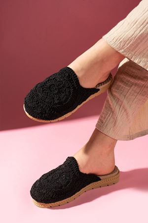 Eloria Siyah Oval Hasır İşlemeli Önü Kapalı Terlik 