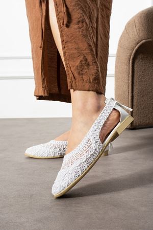 Bekin Beyaz Yanı Açık Arkası Fiyonk Detaylı Örgü Triko Babet