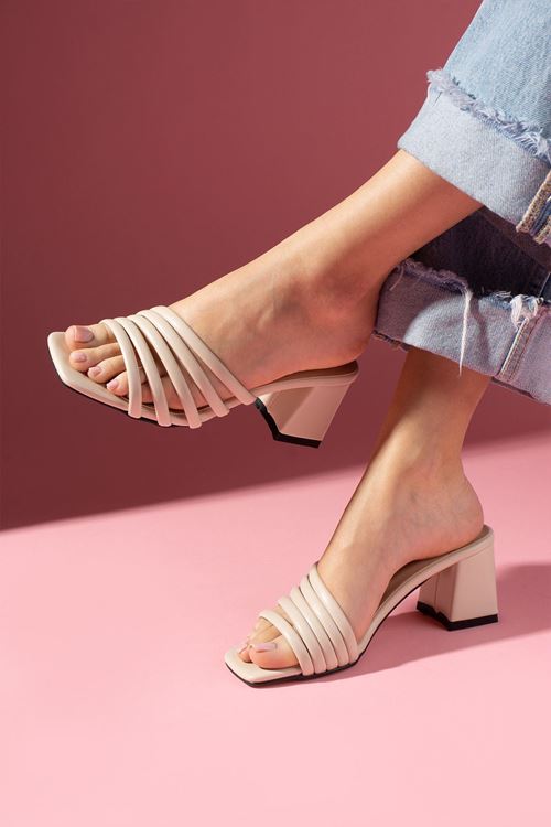 Ramona Bej  Bantlı Topuklu Terlik  