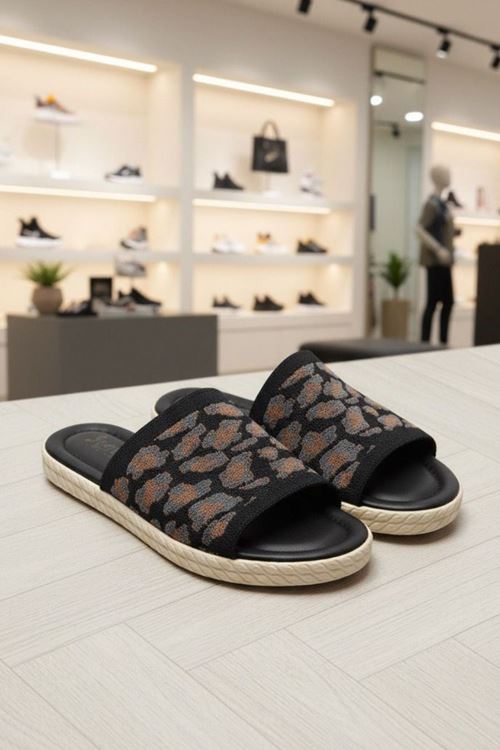 Lorenza Siyah Zeminli Leopar Desenli Triko Terlik