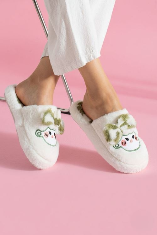 Papy Beyaz-Yeşil Papyonlu Karakter Nakışlı Peluş Kadın Sessiz Tabanlı Ev Terliği