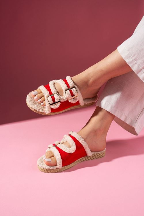 Damy Kırmızı Tokalı Çift Bantlı Peluş Detaylı Kadın Ev Terliği