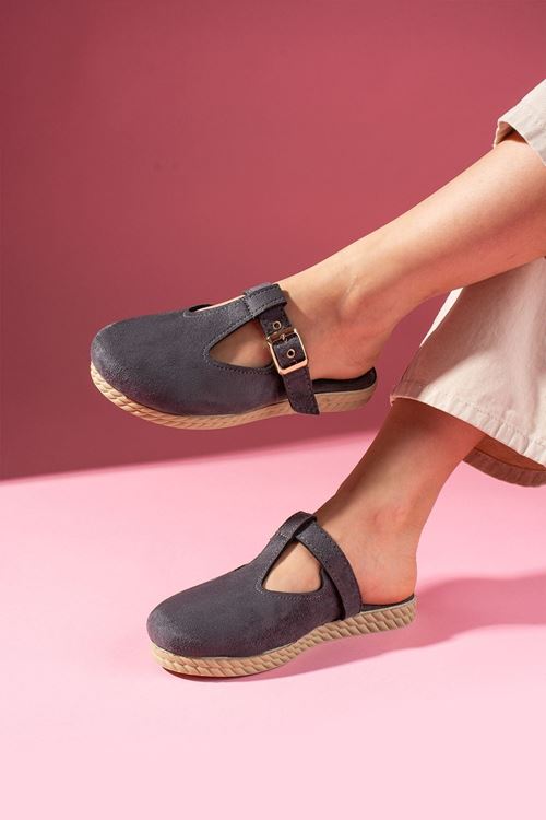 Sabrosa Gri Süet Tokalı Önü Kapalı Kadın Ev Terliği