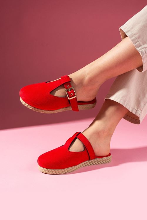 Sabrosa Kırmızı Süet Tokalı Önü Kapalı Kadın Ev Terliği