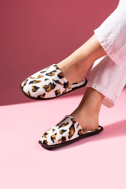 Alice  Beyaz  Leopar Desenli Önü Kapalı Ev Terliği 