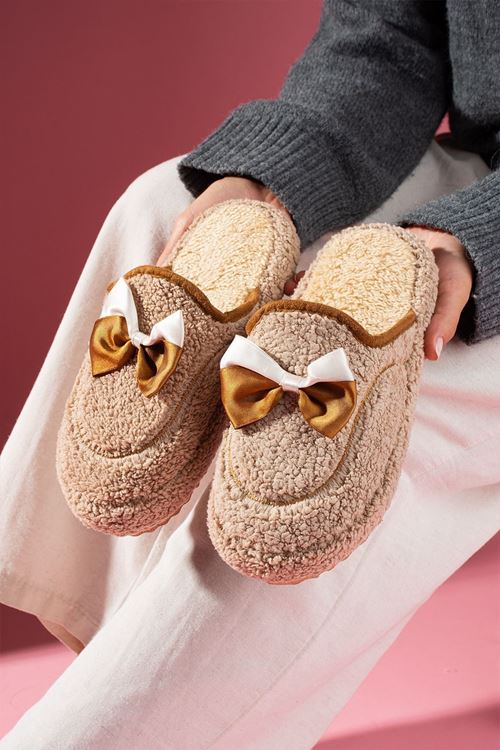 Curry Bej Fiyonklu Saraç Detaylı Sessiz Taban Ev Terliği