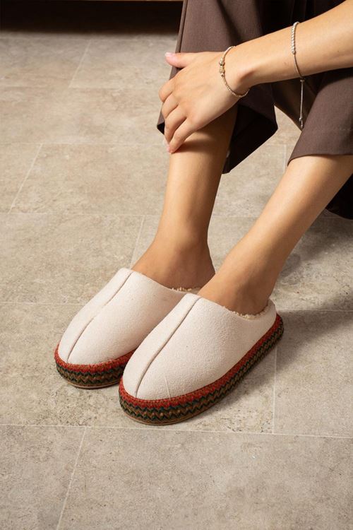 Raffy Bej Süet Dikiş Detaylı Yarı Kapalı Sessiz Kaymaz Şerit Kaplamalı Thermo Taban Ev Terliği