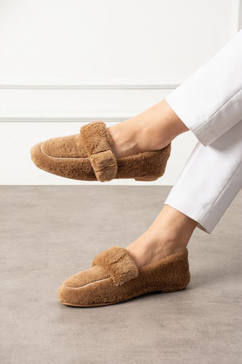 Alexis Vizon Tokalı Sraç Detaylı Bantlı Peluş Ev Babeti