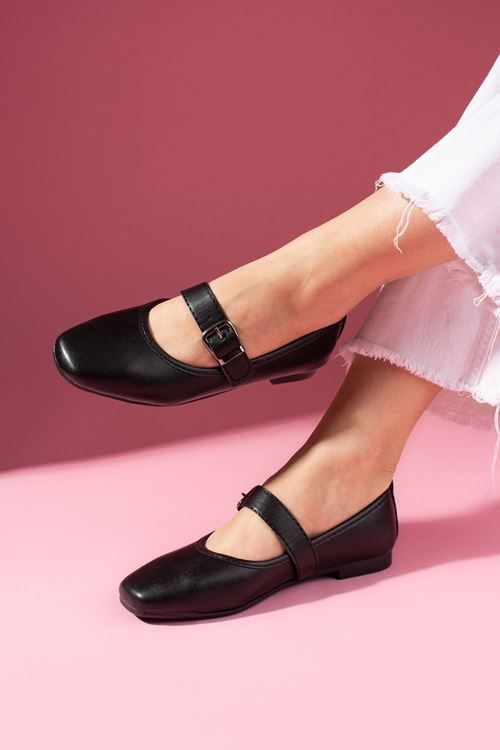 Lorena Siyah Cilt Gold Tokalı Kalın Bantlı Babet