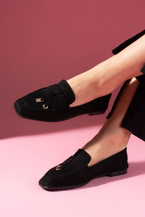 Viona Siyah Süet Saraçlı Mini Fiyonk Aksesuarlı Loafer Babet