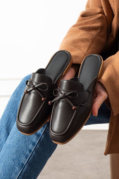 Piera Kahverengi Cilt Fiyonklu Ahşap Boncuk Detaylı Önü Kapalı Terlik