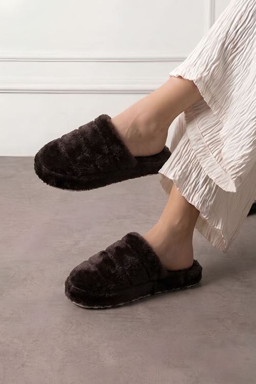 Plampi Kahverengi Çizgi Detaylı Peluş Kadın Kışlık Ev Terliği