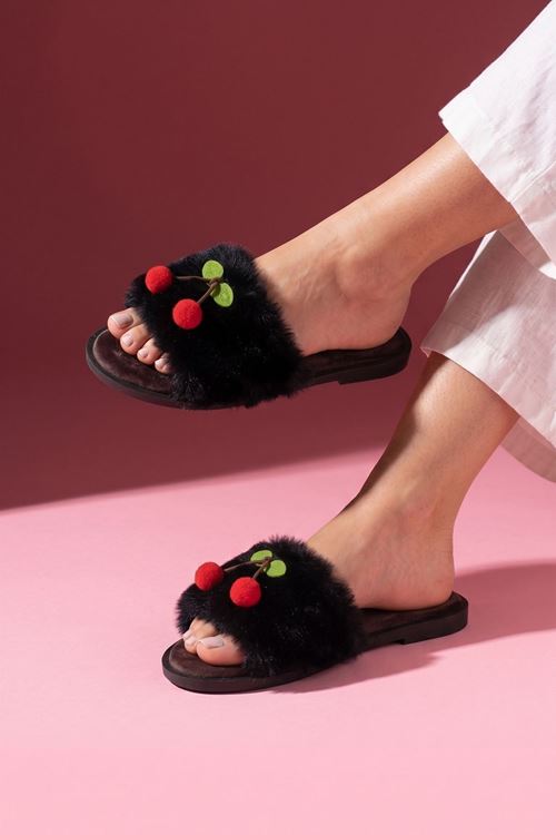 Gummy Siyah Kiraz Ponpon Aksesuarlı Peluş Kadın Ev Terliği