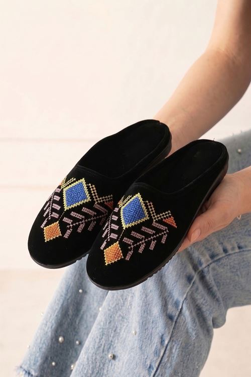 Veta Siyah Renkli Geometrik Motif İşlemeli Kadife Dokulu Gondol Kalıp Kadın Ev Terliği
