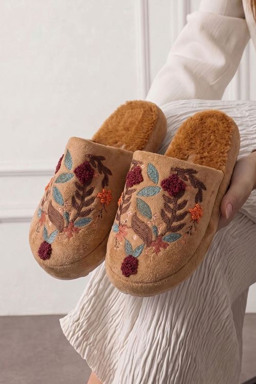 Dalia Taba Renkli Çiçek Nakışlı İçi Kürklü Kadın Kışlık Ev Terliği