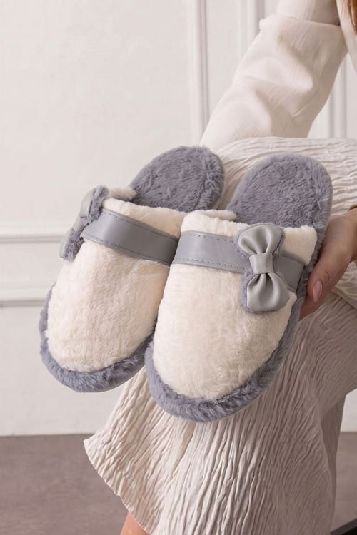 Ribbo Gri Kurdele Detaylı Beyaz Peluş Kadın Kışlık Ev Terliği 