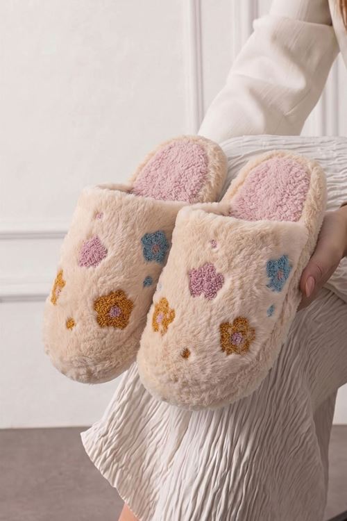 Bluma Bej Renkli Çiçek Desenli Peluş Kadın Kışlık Ev Terliği
