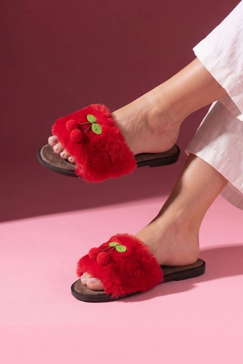 Gummy Kırmızı Kiraz Ponpon Aksesuarlı Peluş Kadın Ev Terliği